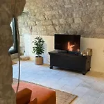 Ana Villa *
