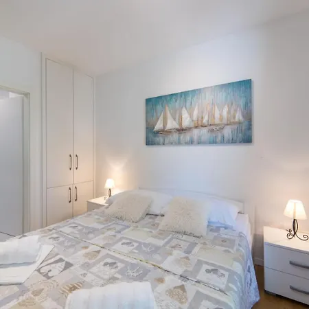 Ana 빌라 자오스트로그