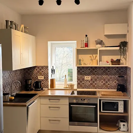 فيلة Ana زاووستروج