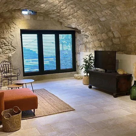 Ana * زاووستروج